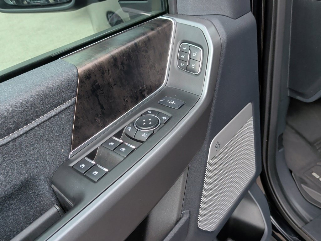 Used 2025 Ford F250 Lariat w/ Lariat Ultimate Package AWD/4WD image 12