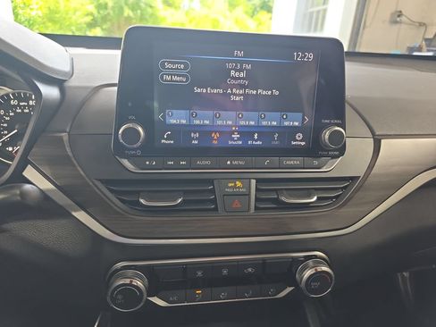 Used 2024 Nissan Altima 2.5 SV FWD image 20