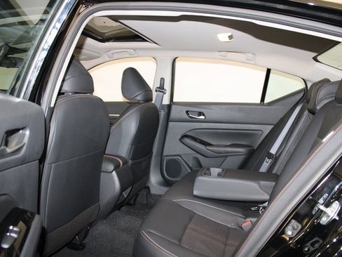 Used 2024 Nissan Altima 2.5 SR w/ SR Premium Package image 11