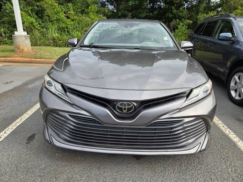 Used 2019 Toyota Camry XLE FWD image 2