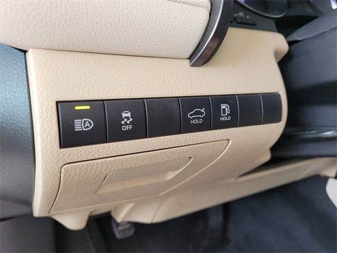 Used 2019 Toyota Camry LE image 22