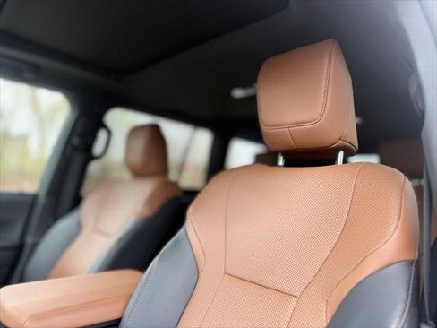 Used 2024 Lexus GX 550 w/ Accessory Package (Z1) AWD/4WD image 16