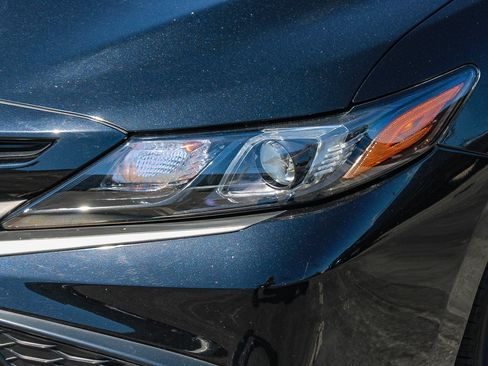 Used 2023 Toyota Camry SE FWD image 5
