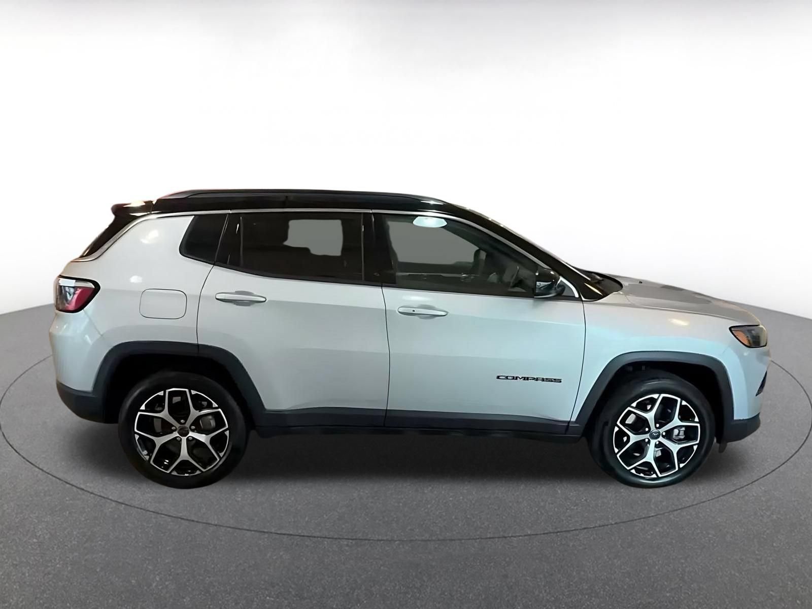 Used 2025 Jeep Compass Limited AWD/4WD image 15