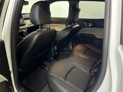 Used 2025 Jeep Compass Limited image 25