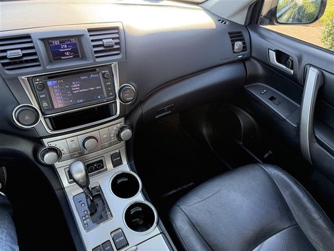 Used 2013 Toyota Highlander SE AWD/4WD image 11