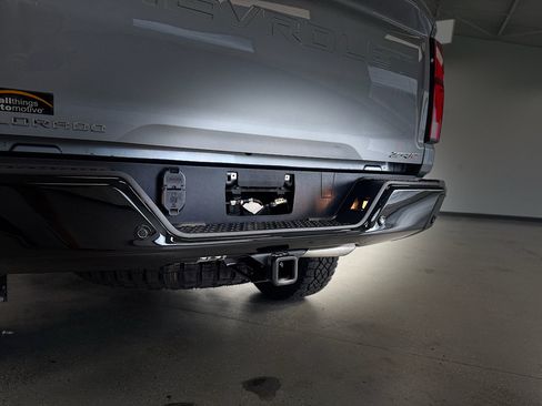 Used 2025 Chevrolet Colorado ZR2 w/ Technology Package AWD/4WD image 34