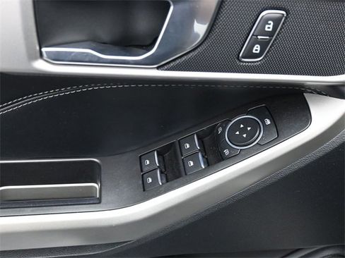 Used 2022 Ford Explorer XLT w/ Equipment Group 202A image 10