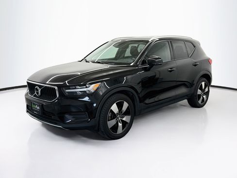Used 2022 Volvo XC40 T5 Momentum AWD/4WD image 3