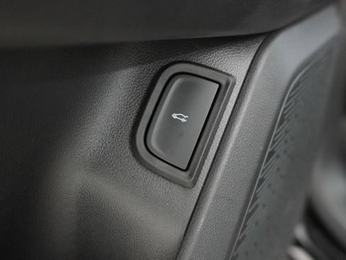 Used 2025 Chevrolet Equinox ACTIV w/ Safety and Technology Package FWD image 14
