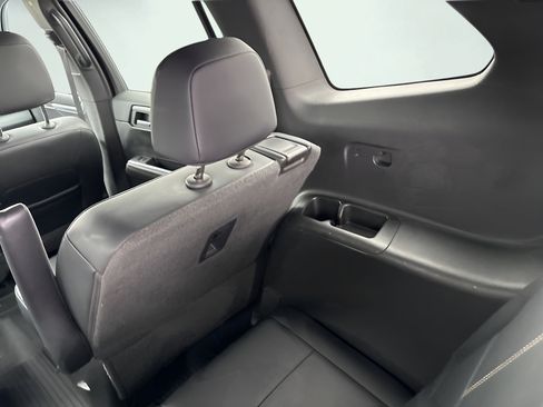 Used 2024 GMC Acadia Elevation w/ Luxury Package AWD/4WD image 10