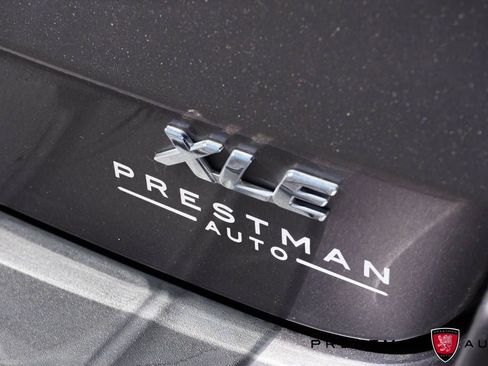 Used 2019 Toyota Sienna XLE w/ XLE Navigation Package FWD image 4
