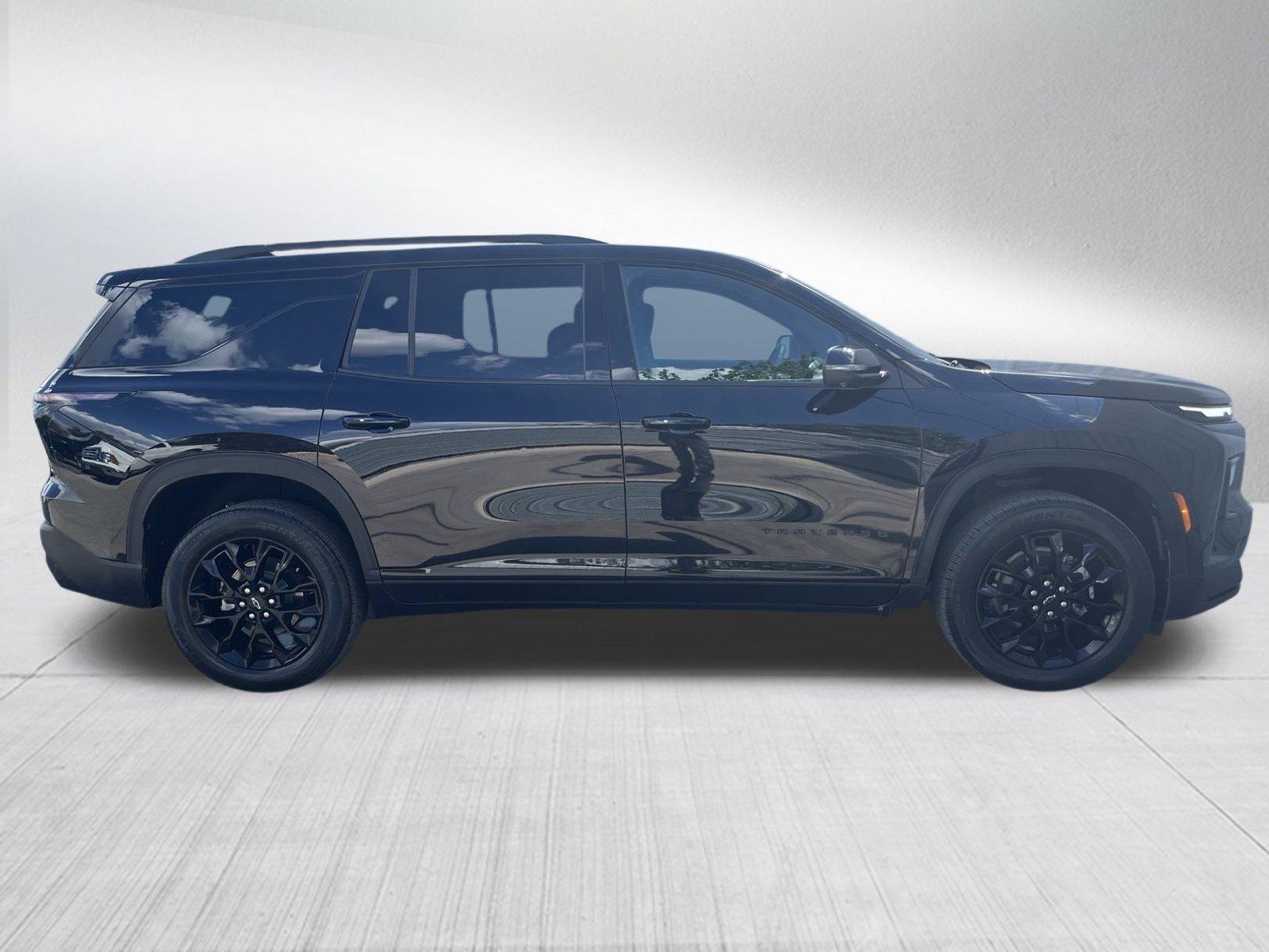 Used 2024 Chevrolet Traverse LT w/ Midnight/Sport Edition FWD image 5