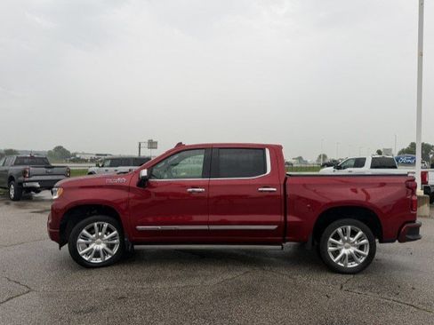 Used 2025 Chevrolet Silverado 1500 High Country AWD/4WD image 6