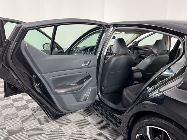 Used 2025 Nissan Altima 2.5 SR FWD image 41
