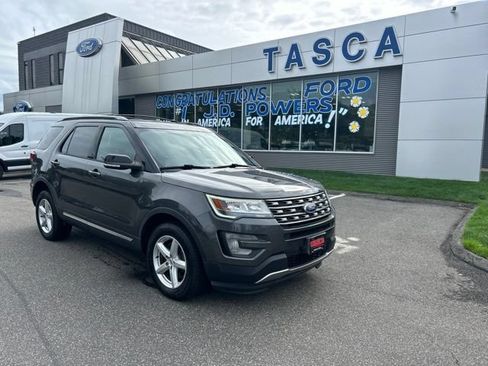 Used 2017 Ford Explorer XLT w/ Equipment Group 202A AWD/4WD image 1