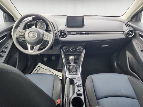 Used 2017 Toyota Yaris iA image 10