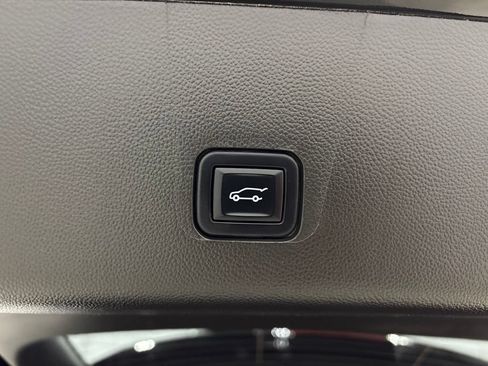 Used 2023 Chevrolet Traverse LT w/ Midnight/Sport Edition AWD/4WD image 38