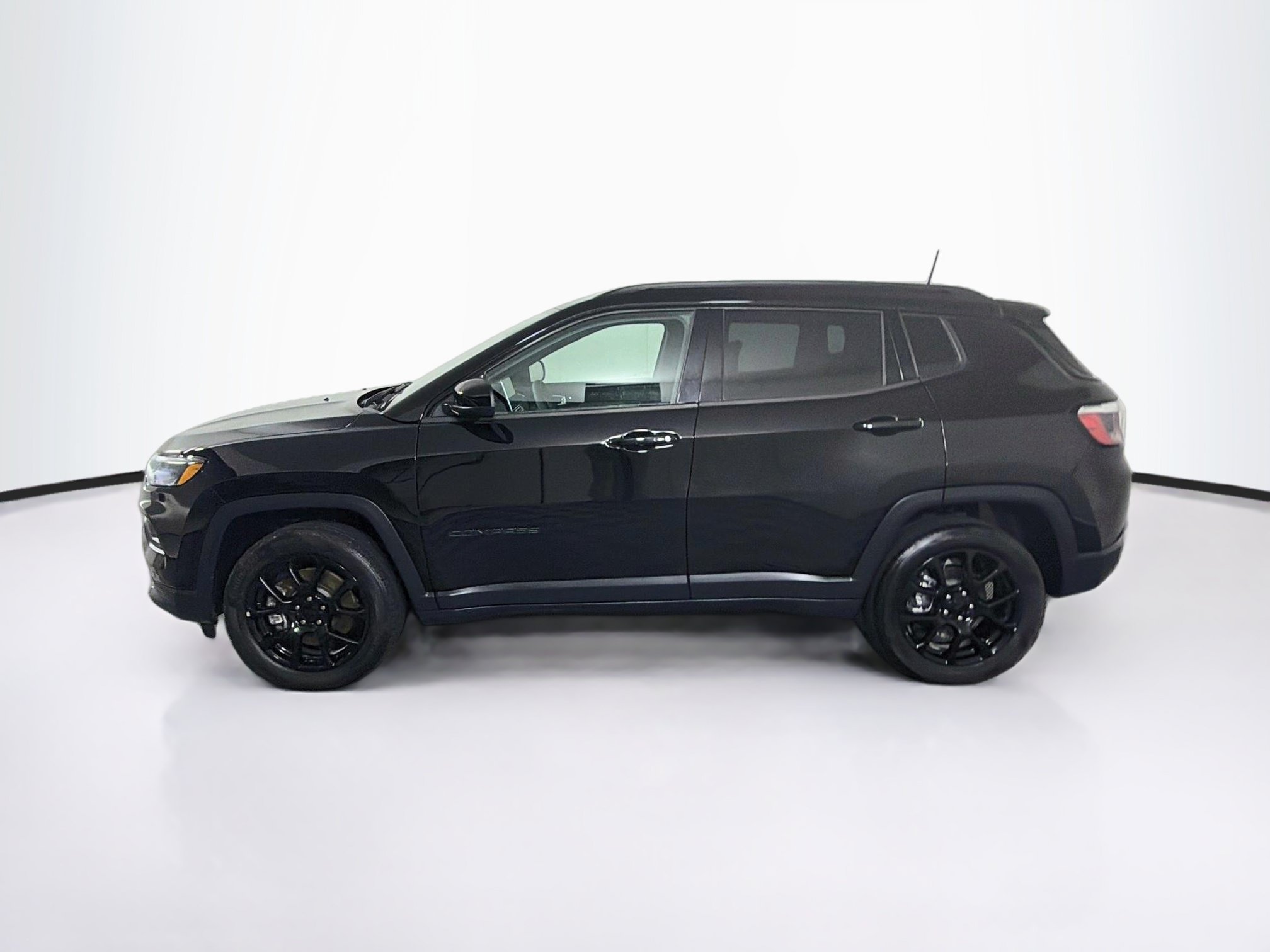 Used 2023 Jeep Compass Latitude AWD/4WD image 4