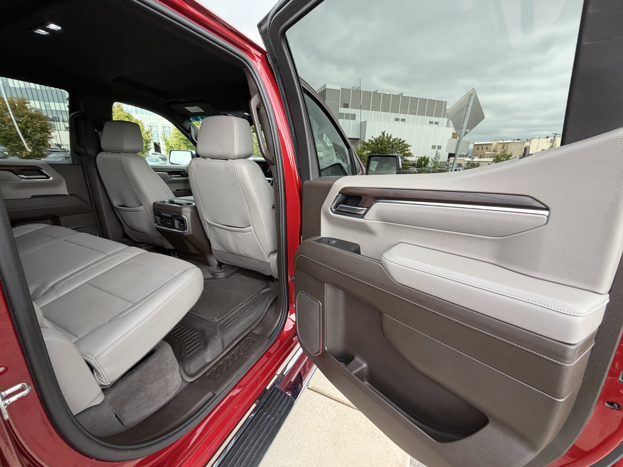 Used 2022 GMC Sierra 1500 SLT w/ SLT Convenience Package AWD/4WD image 18
