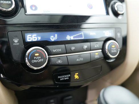 Used 2016 Nissan Rogue SL w/ SL Premium Package FWD image 19
