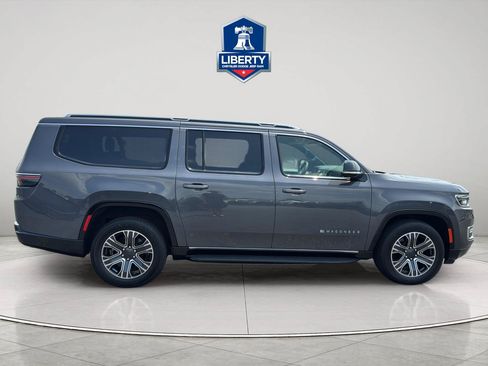 Certified 2024 Jeep Wagoneer L Series II w/ Flexible Seating Group AWD/4WD image 13