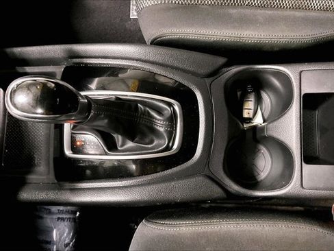 Used 2018 Nissan Rogue Sport SV image 41