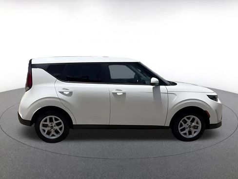 Used 2025 Kia Soul LX w/ LX Technology Package FWD image 16