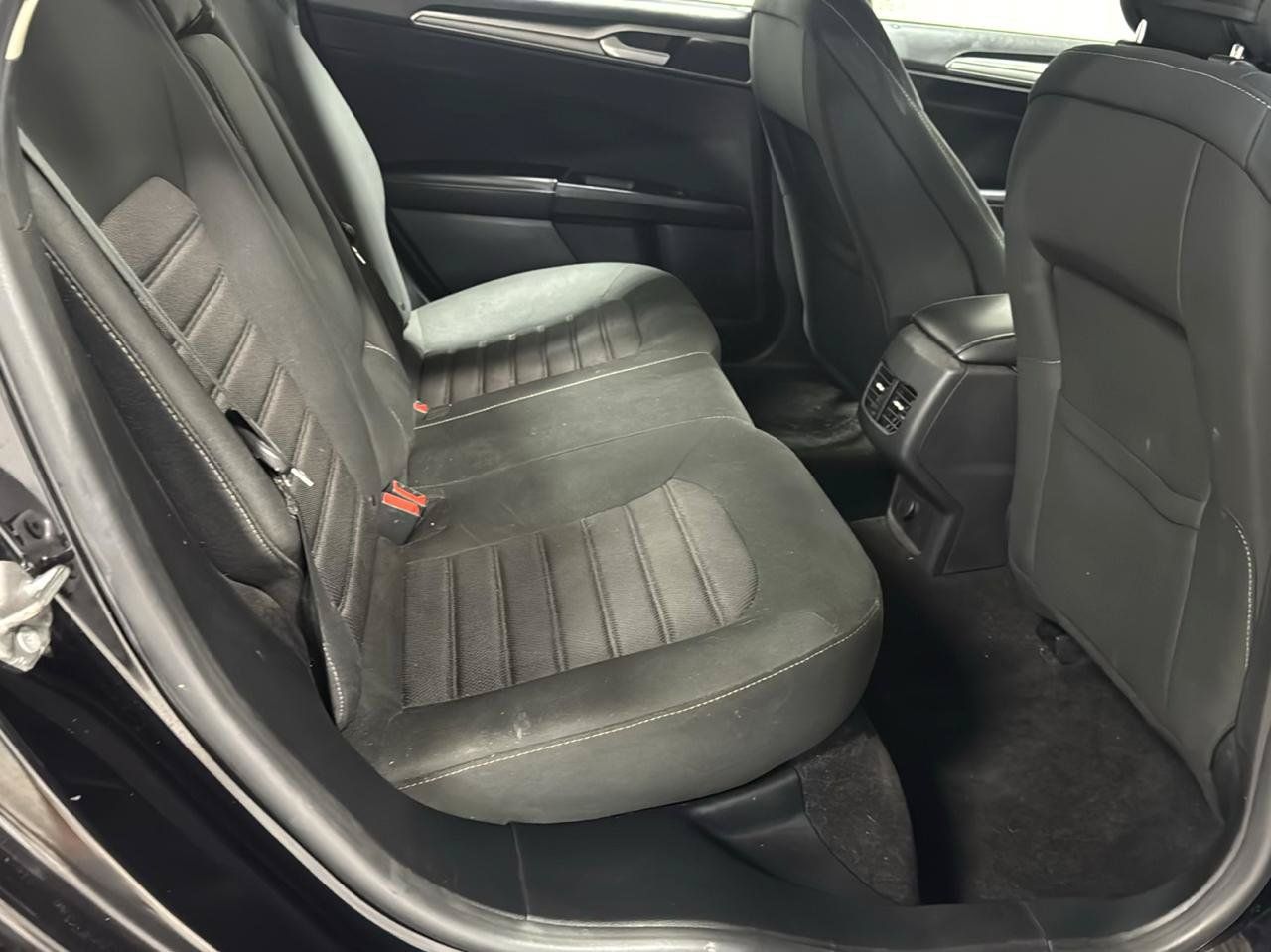 Used 2019 Ford Fusion SE FWD image 10