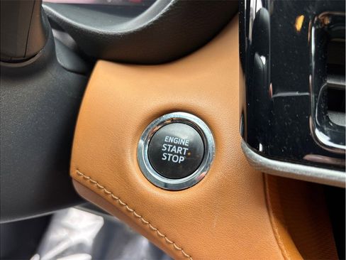 Used 2023 Toyota Highlander Platinum AWD/4WD image 32