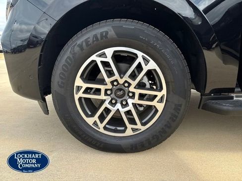 New 2025 Ford Expedition Active image 27