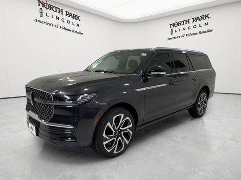 New 2026 Lincoln Navigator L Reserve AWD/4WD image 1
