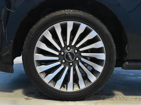 Used 2019 Lincoln Navigator Reserve AWD/4WD image 28