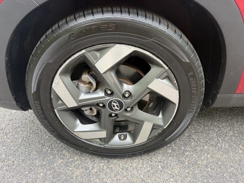Used 2024 Hyundai Venue Limited FWD image 20