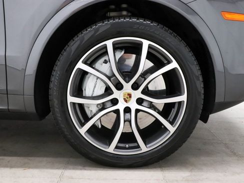 Used 2022 Porsche Cayenne Turbo image 11