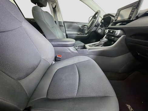 Used 2020 Toyota RAV4 LE FWD image 29