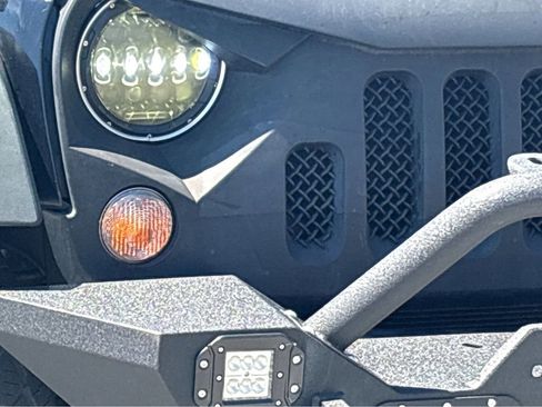 Used 2016 Jeep Wrangler Sport w/ Connectivity Group AWD/4WD image 12