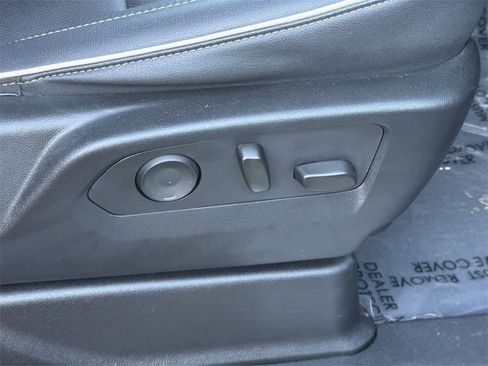 Used 2023 Chevrolet Suburban Premier image 43