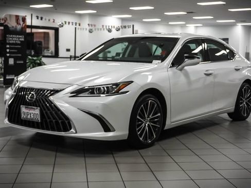 Used 2025 Lexus ES 350 w/ Premium Package FWD image 3