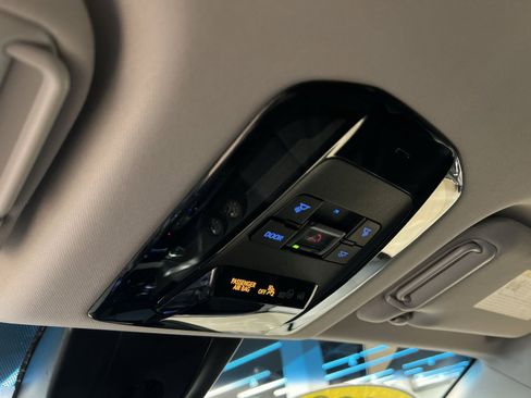 Used 2021 Toyota Venza LE w/ Carpet Mat Package (TMS) image 31