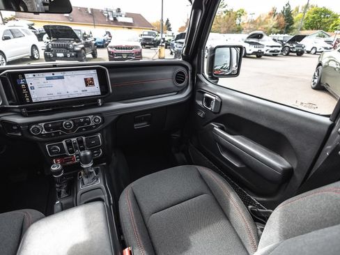 Used 2025 Jeep Wrangler Unlimited Rubicon AWD/4WD image 22