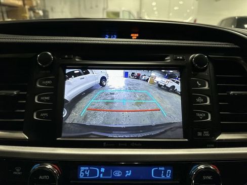 Used 2019 Toyota Highlander SE AWD/4WD image 28