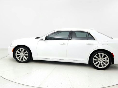 Used 2019 Chrysler 300 Touring L w/ Quick Order Package 22F RWD image 2