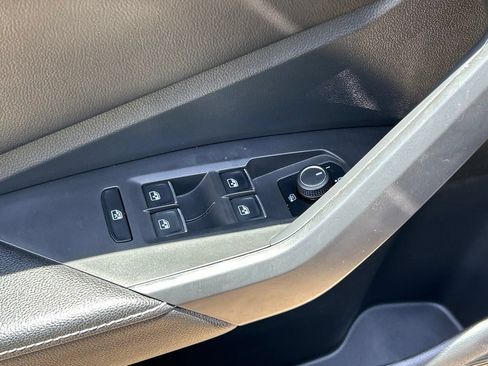Used 2023 Volkswagen Jetta SE w/ Panoramic Sunroof Package FWD image 19