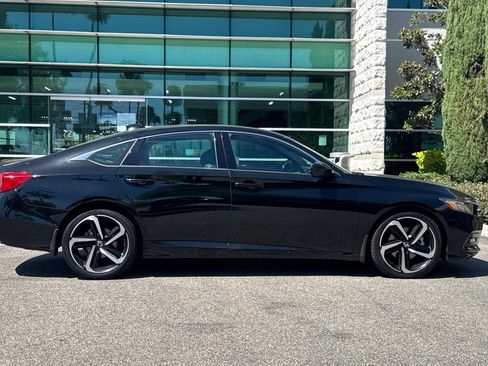 Used 2018 Honda Accord Sport image 4
