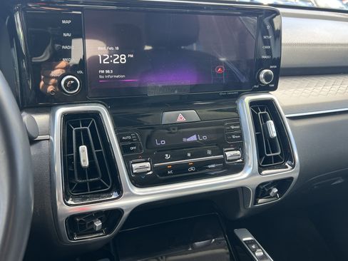 Certified 2023 Kia Sorento SX image 29