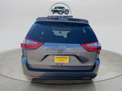 Used 2016 Toyota Sienna LE image 10