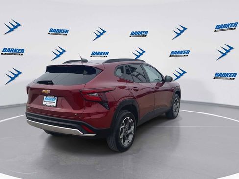 Used 2024 Chevrolet Trax LT w/ Driver Confidence Package image 8