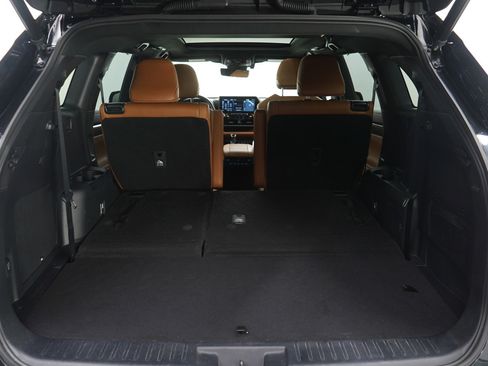 Used 2021 Toyota Highlander Platinum image 9