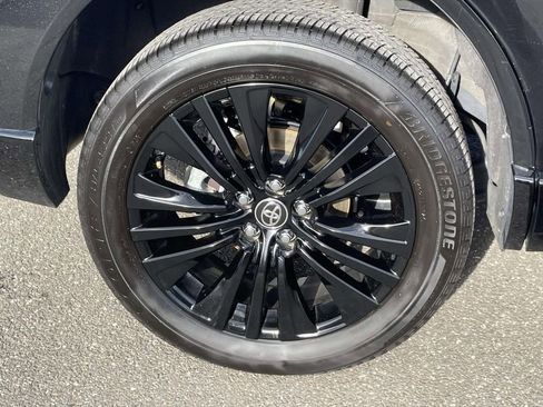 Used 2024 Toyota Venza Nightshade image 9